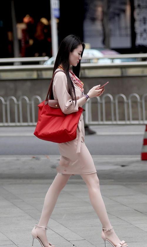 粉色连衣裙 丝袜,粉色连衣裙与丝袜的时尚演绎