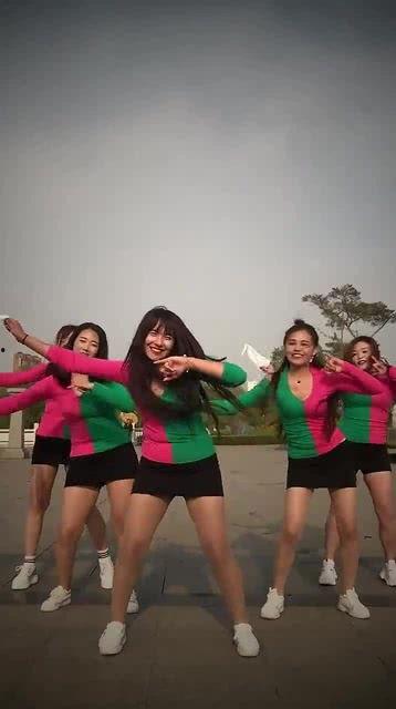 战旗么小露换丝袜,小露丝袜换新篇