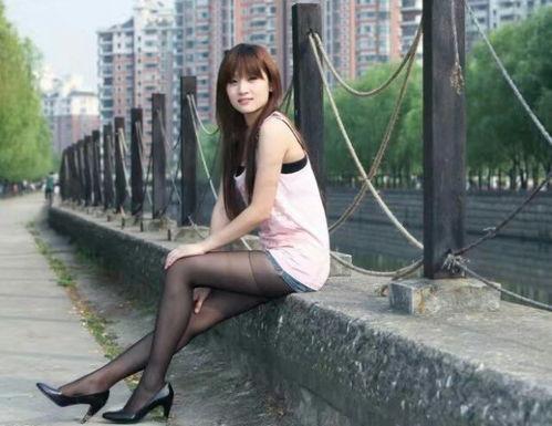 丝袜泳装美女番号,性感魅力一触即发